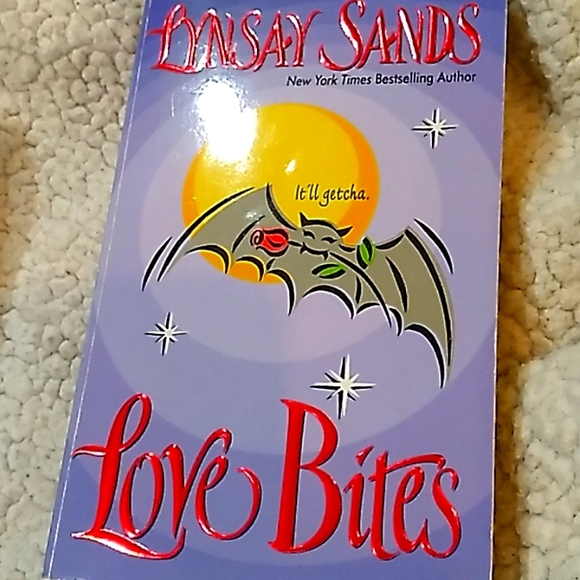 (5/$10) Love Bites by Lynsay Sands - Picture 1 of 3